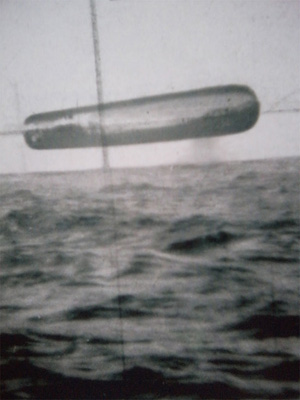 アメリカ海軍の潜水艦が44年前に撮影したUFO写真1